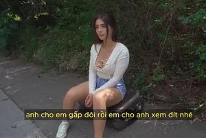Gái Việt thủ dâm mang chậu ra hứng dâm thủy